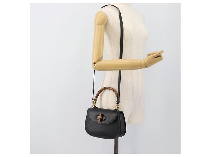 Bolsa de Ombro GUCCI Bamboo em Couro 2way Preto Ouro 000 1014 0188 Auth 187626SAV Dourado - vista 24