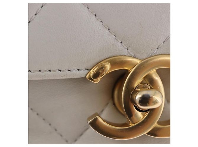 CHANEL Matelasse Chain Shoulder Bag Lamb Skin 2way White Gold CC Auth 185768SAM Bianco D'oro - vista 20