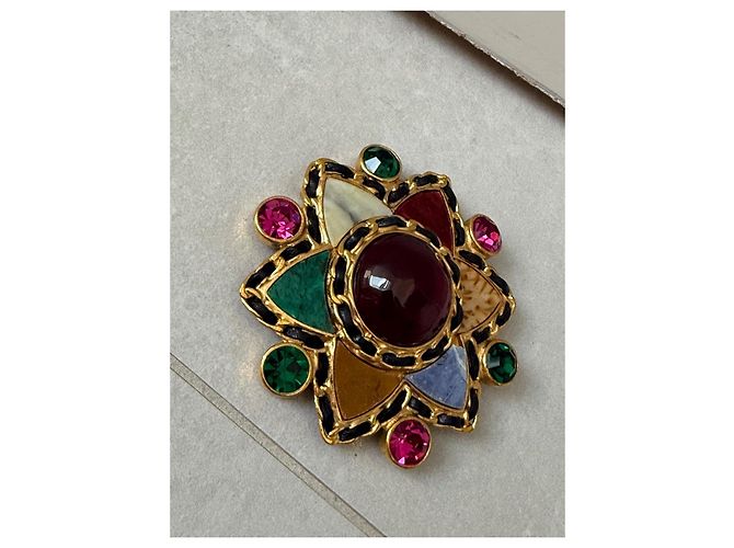 Chanel Spilla a forma di fiore in metallo dorato e pietre multicolori Marrone Rosa Rosso Blu Multicolore Beige Verde Gold hardware - vista 2