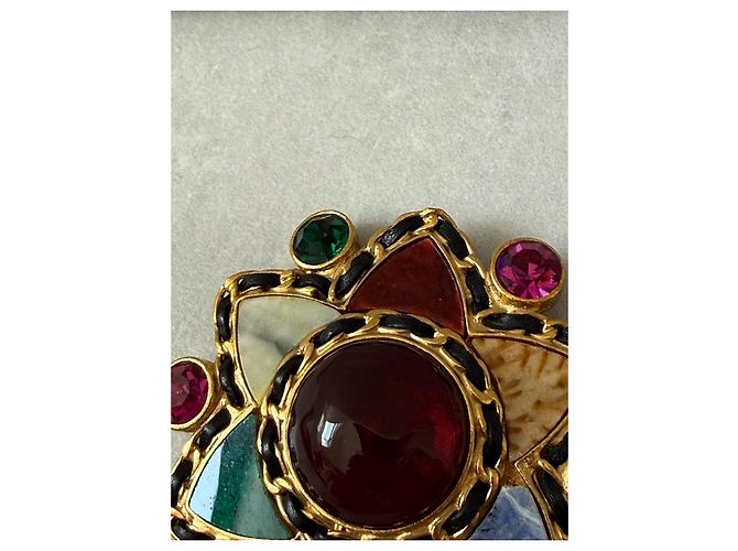 Chanel Spilla a forma di fiore in metallo dorato e pietre multicolori Marrone Rosa Rosso Blu Multicolore Beige Verde Gold hardware - vista 6