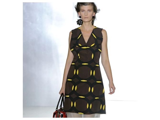 Vestido sin mangas Marni con estampado geométrico de círculos marrones y amarillos - vista 2