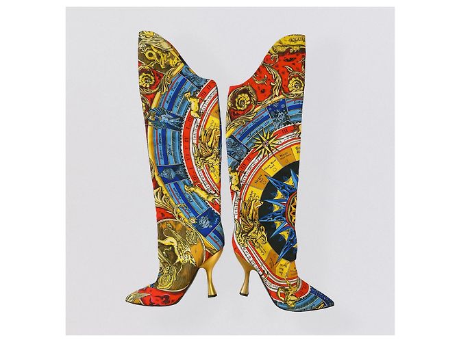 Moschino Botas Mosqueteras Estampado Barroco Pre-Fall 2019 Roja Azul Dorado Amarillo - vista 2