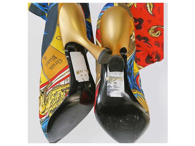 Moschino Botas Mosqueteras Estampado Barroco Pre-Fall 2019 Roja Azul Dorado Amarillo - vista 5