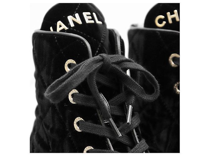 Timeless Chanel Matelasse Samtstiefel Schwarz - Ansicht 13