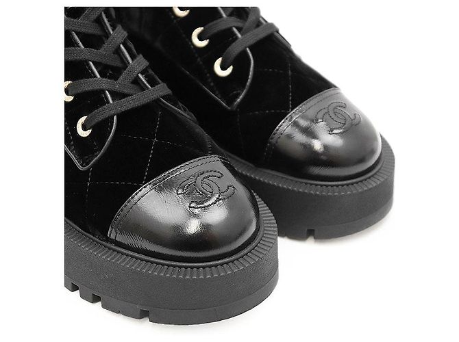 Timeless Chanel Matelasse Samtstiefel Schwarz - Ansicht 3