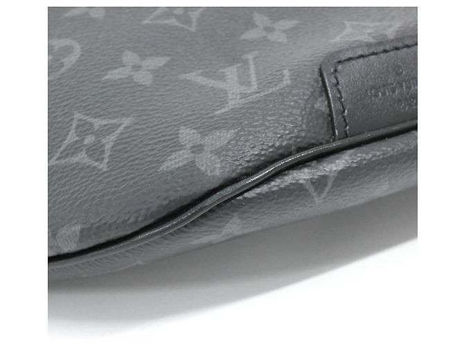 Borsa a tracolla Louis Vuitton Monogram Eclipse Discovery Bumbag PM Nero - vista 3