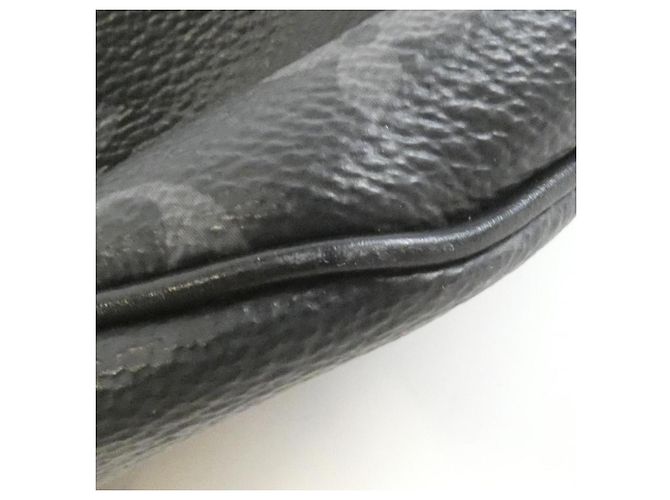 Borsa a tracolla Louis Vuitton Monogram Eclipse Discovery Bumbag Nero - vista 4