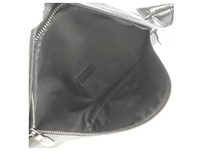 Borsa a tracolla Louis Vuitton Monogram Eclipse Discovery Bumbag Nero - vista 9