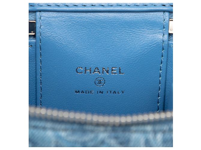 Vanity Necessaire Chanel Blue Mini em denim acolchoado com camélia Sweetheart e corrente Azul - vista 5