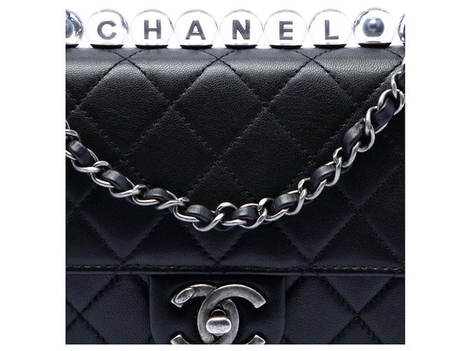 Chanel Black Medium Quilted Goatskin Chic Pearls Flap Nero - vista 6