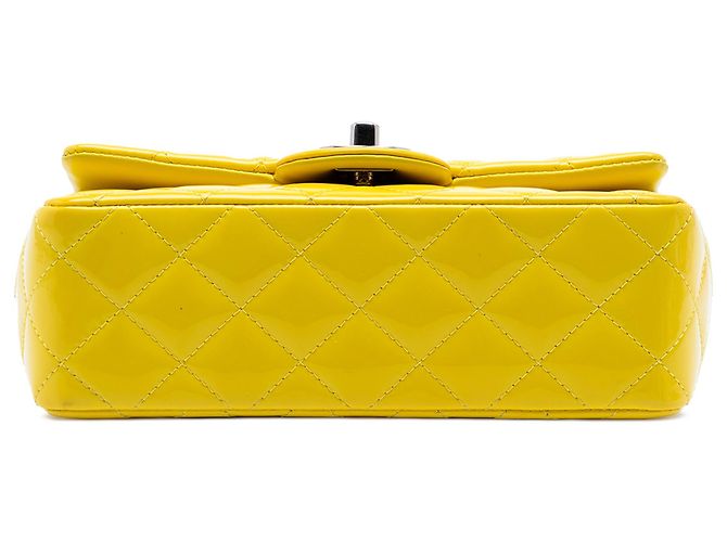 Chanel Mini Rectangular Classic de charol amarillo - vista 3