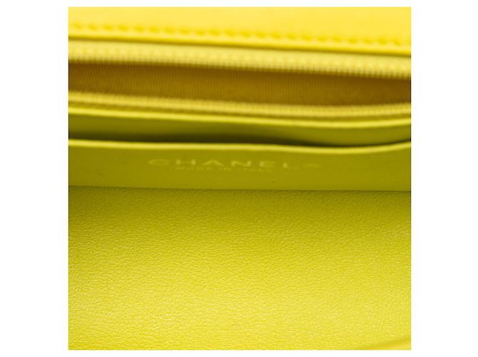 Chanel Mini Rectangular Classic de charol amarillo - vista 4