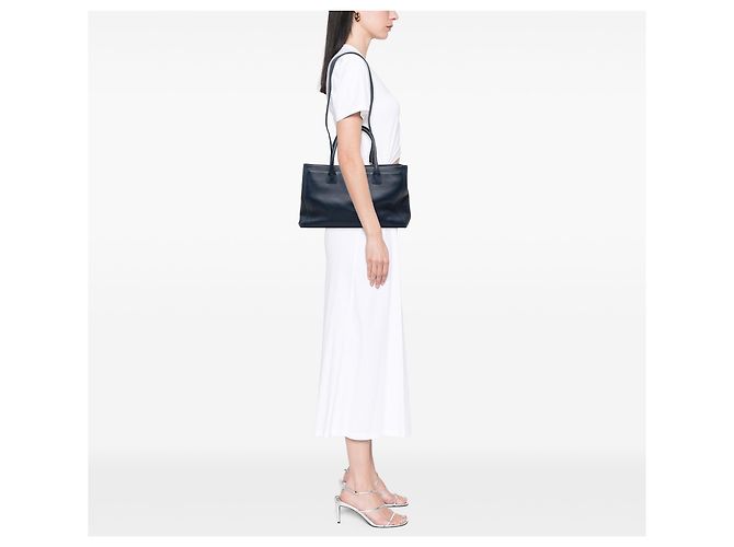 Tote Executive Cerf in pelle di vitello blu Chanel Medium Blu navy - vista 6