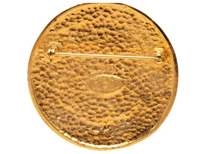 Spilla Chanel Gold CC Placcata Oro Medaglione Lion Crest D'oro - vista 3