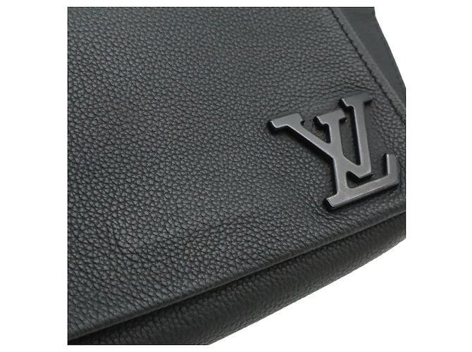 Borsa a tracolla Louis Vuitton Black Aerogram Takeoff Sling Nero - vista 8