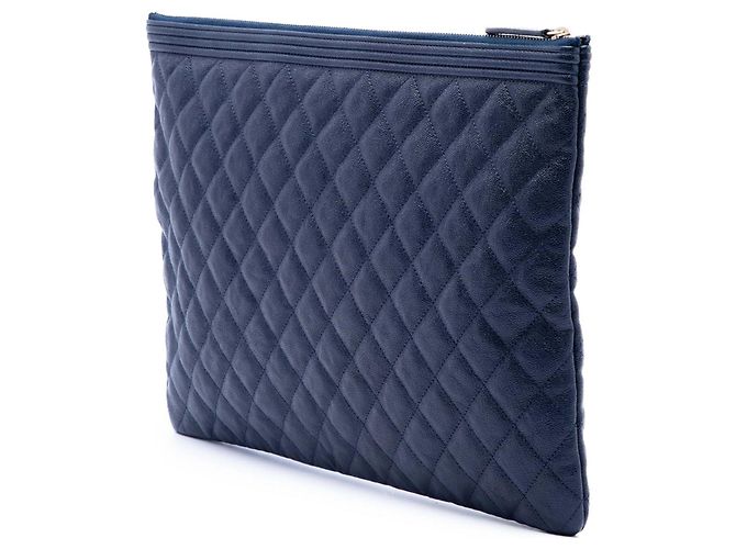 Clutch Chanel Blue Large Quilted Caviar Boy O Case Blu navy - vista 2