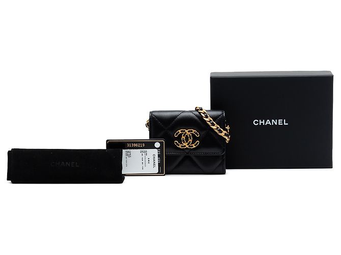 Chanel 19 Flap Münzbeutel aus schwarzem gestepptem Lammleder mit Kette - Ansicht 7