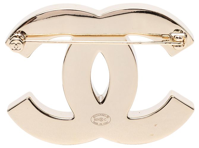 Spilla CC in resina placcata oro Chanel Gold - vista 2