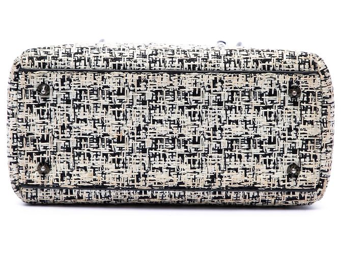 Lady Dior en tweed blanc, taille Medium, Dior - vue 3
