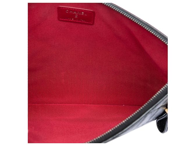 Clutch Chanel Gabrielle O Case in pelle di vitello invecchiata trapuntata nera Medium Nero - vista 4