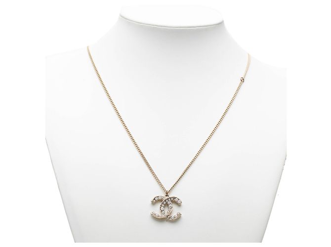 Collana con pendente Chanel Gold CC placcata oro con perle finte D'oro - vista 6