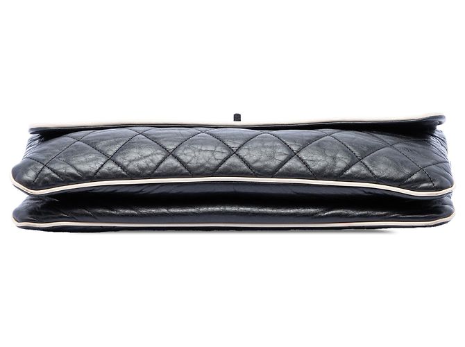 Chanel Black Quilted Lambskin East West Mademoiselle Flap - vista 3