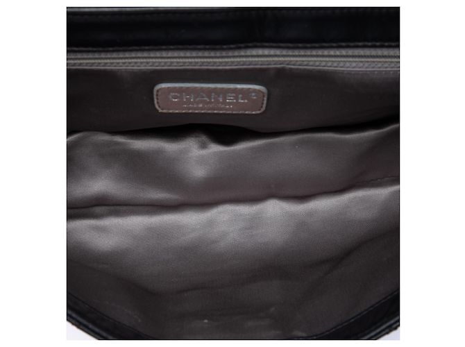 Chanel Black Quilted Lambskin East West Mademoiselle Flap - vista 4