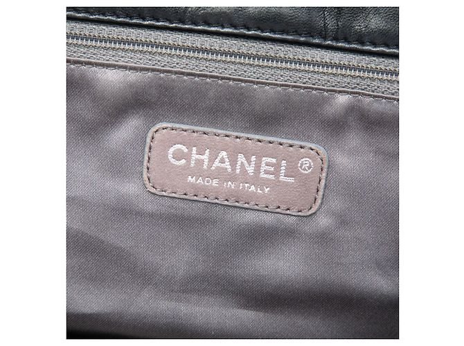 Chanel Black Quilted Lambskin East West Mademoiselle Flap - vista 5