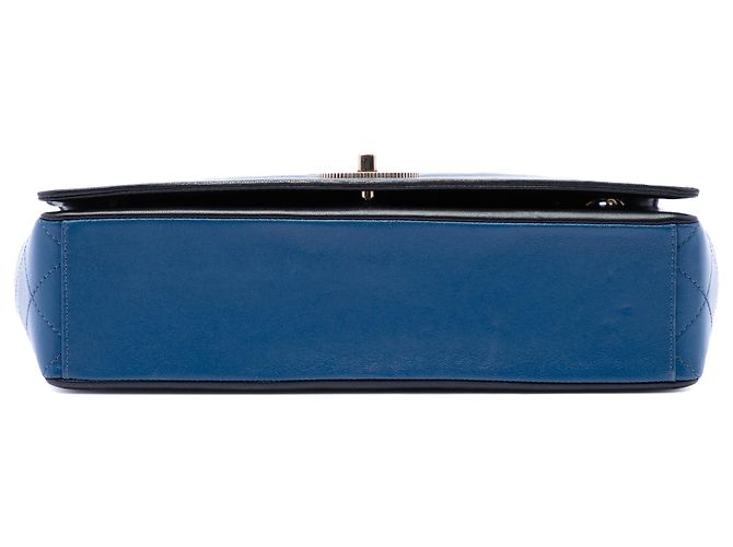 Chanel Blue Medium Bicolor Lambskin Mademoiselle Double Flap - vista 3