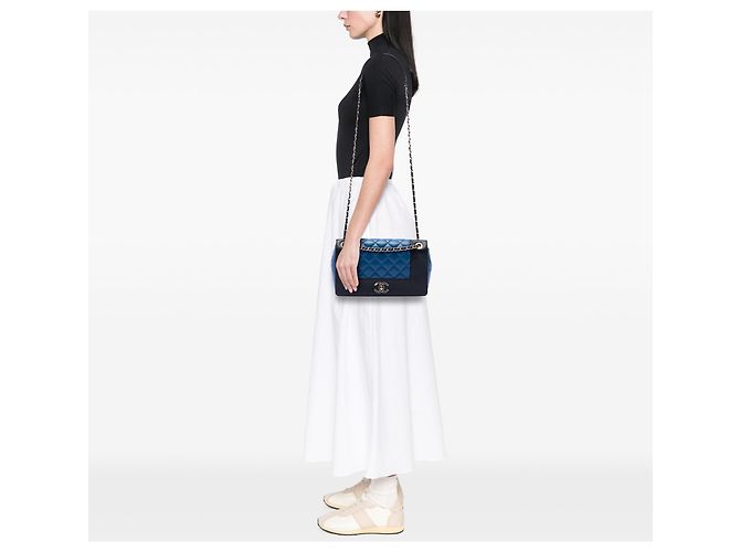 Chanel Blue Medium Bicolor Lambskin Mademoiselle Double Flap - vista 6
