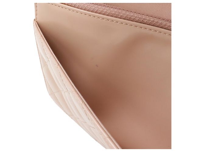 Cartera Chanel Boy acolchada en charol rosa con cadena - vista 4