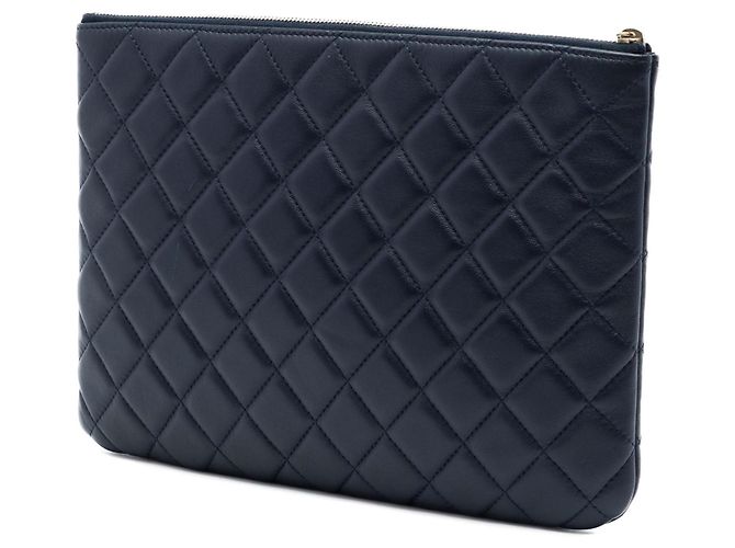 Clutch Chanel Blue Medium Quilted Lambskin O Case Blu navy - vista 2