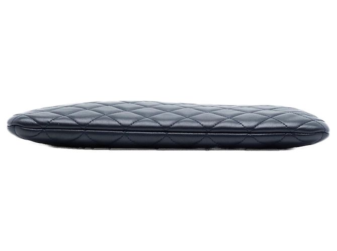 Clutch Chanel Blue Medium Quilted Lambskin O Case Blu navy - vista 3