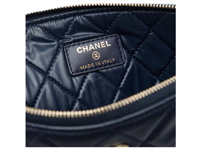 Clutch Chanel Blue Medium Quilted Lambskin O Case Blu navy - vista 5