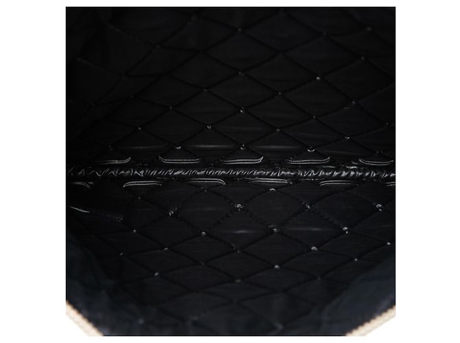 Clutch Boy O Case in pelle di capra bicolore nero Medium di Chanel - vista 4