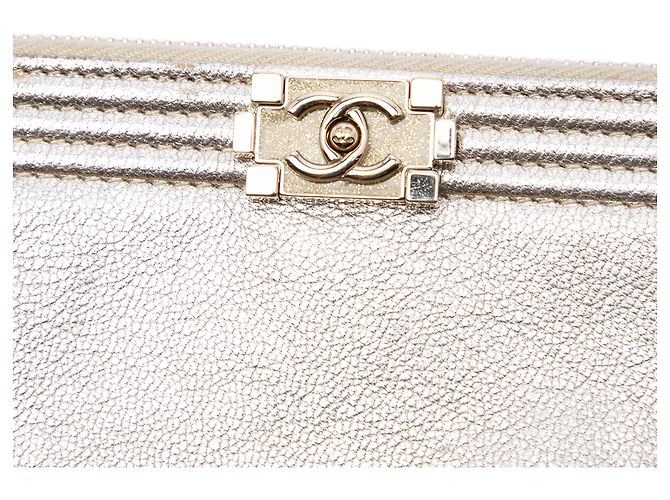 Clutch Boy O Case in pelle di capra bicolore nero Medium di Chanel - vista 5