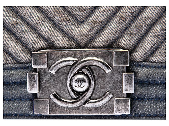 Chanel Blue Old Medium Chevron Denim Boy Flap - vista 5
