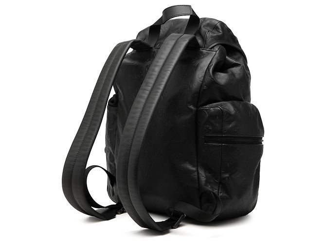 Mochila Louis Vuitton Black Monogram Shadow Discovery Preto - vista 2
