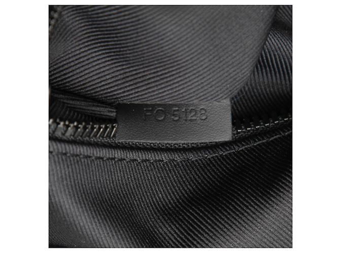 Mochila Louis Vuitton Black Monogram Shadow Discovery Preto - vista 6