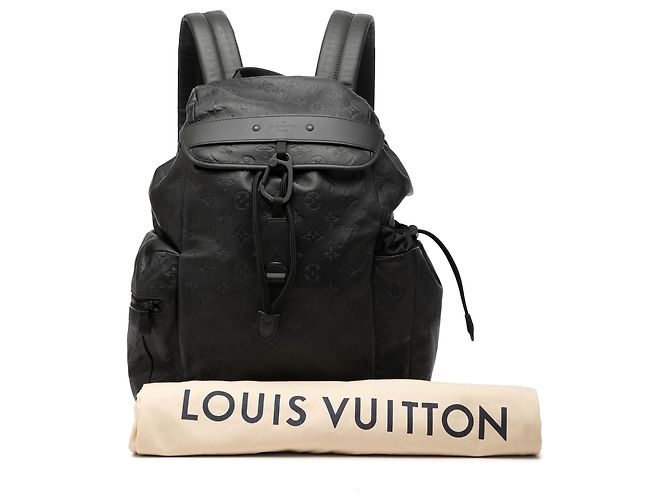 Mochila Louis Vuitton Black Monogram Shadow Discovery Preto - vista 8