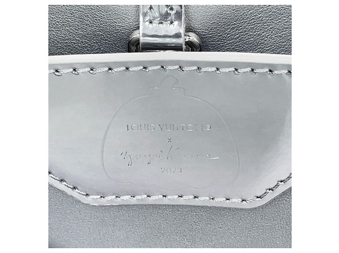 Borsa Louis Vuitton Yayoi Kusama Capucines BB Argento - vista 18