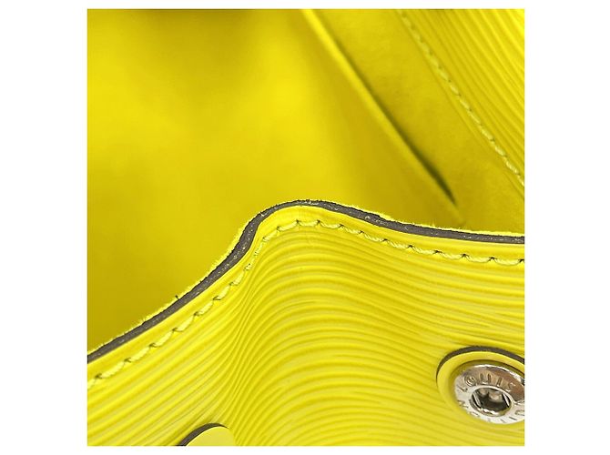 Borsa Louis Vuitton Epi Marly BB - vista 10