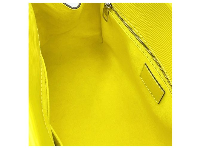 Borsa Louis Vuitton Epi Marly BB - vista 11