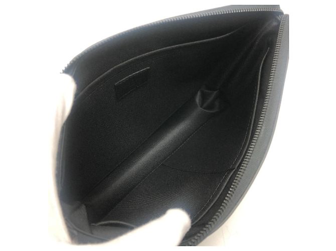 Borsa Pochette Voyage Souple Louis Vuitton M82545 Nero - vista 10