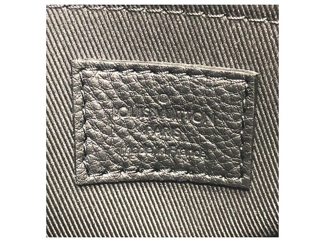 Borsa Pochette Voyage Souple Louis Vuitton M82545 Nero - vista 11