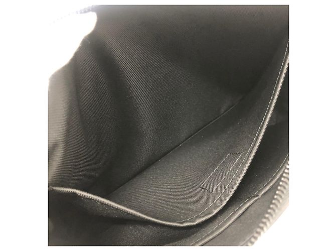 Borsa Pochette Voyage Souple Louis Vuitton M82545 Nero - vista 12
