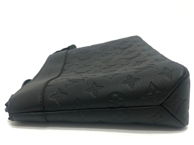 Borsa Pochette Voyage Souple Louis Vuitton M82545 Nero - vista 3