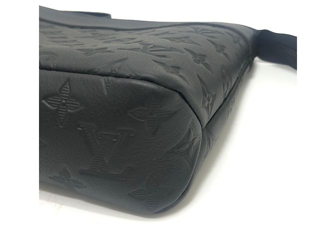 Borsa Pochette Voyage Souple Louis Vuitton M82545 Nero - vista 6
