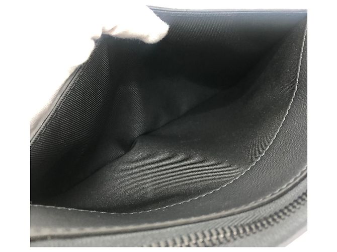 Borsa Pochette Voyage Souple Louis Vuitton M82545 Nero - vista 9