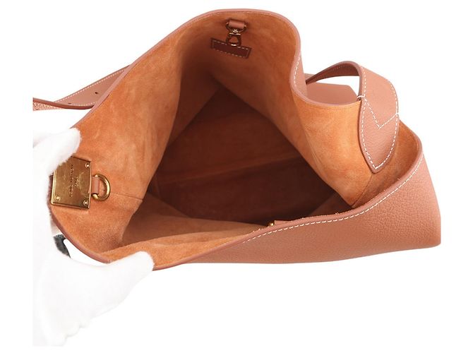 Borsa a tracolla Louis Vuitton Low Key Hobo MM Cognac - vista 5